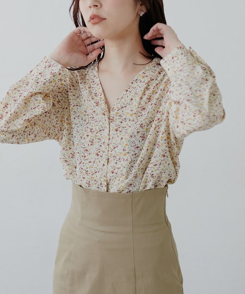 natural couture（ナチュラルクチュール）の「【WEB限定カラー有り・大好評プチプラシリーズ】プチプラちびパール釦とろみブラウス（シャツ/ブラウス・レディース・ネイビー/サックスブルー/イエロー/アイボリー/その他1/その他2/グレイッシュベージュ/グレー・FREE）」の7枚目の写真