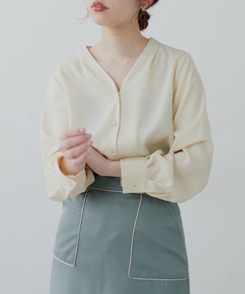 natural couture（ナチュラルクチュール）の「【WEB限定カラー有り・大好評プチプラシリーズ】プチプラちびパール釦とろみブラウス（シャツ/ブラウス・レディース・ネイビー/サックスブルー/イエロー/アイボリー/その他1/その他2/グレイッシュベージュ/グレー・FREE）」の16枚目の写真