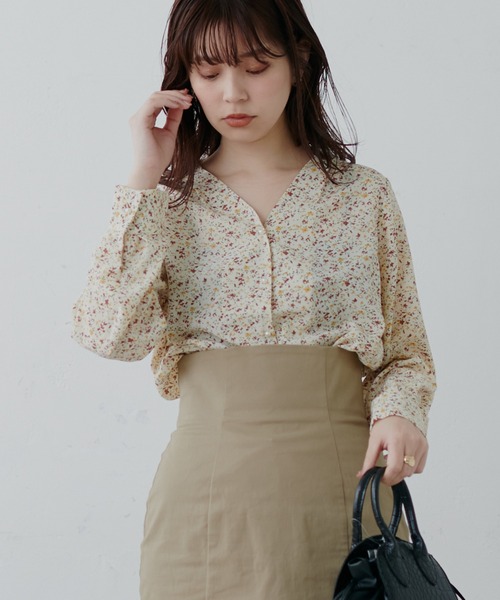 natural couture（ナチュラルクチュール）の「【WEB限定カラー有り・大好評プチプラシリーズ】プチプラちびパール釦とろみブラウス（シャツ/ブラウス・レディース・ネイビー/サックスブルー/イエロー/アイボリー/その他1/その他2/グレイッシュベージュ/グレー・FREE）」の10枚目の写真