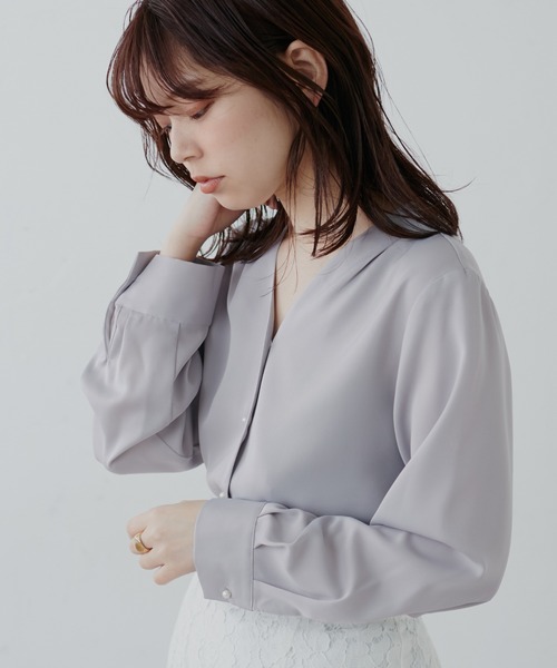 natural couture（ナチュラルクチュール）の「【WEB限定カラー有り・大好評プチプラシリーズ】プチプラちびパール釦とろみブラウス（シャツ/ブラウス・レディース・ネイビー/サックスブルー/イエロー/アイボリー/その他1/その他2/グレイッシュベージュ/グレー・FREE）」の9枚目の写真