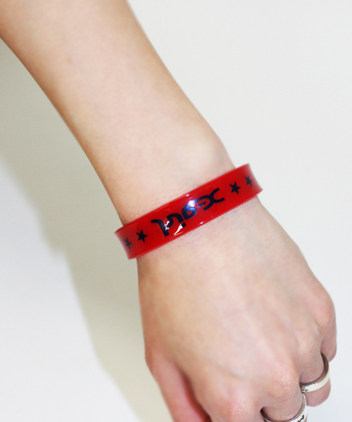 X-girl（エックスガール）の「【mini3月号掲載】XGIRL VINYL WRISTBAND（バングル/リストバンド・レディース・ホワイト/ブラック/レッド/ピンク/パープル/イエロー/クリア・ONE SIZE）」の8枚目の写真