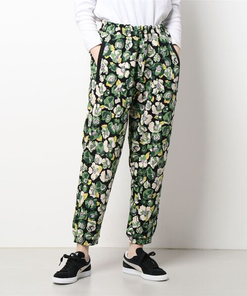 PUMA（プーマ）の「PUMA プーマ ウィメンズ PUMA x LIBERTY AOP スウェットパンツ（その他パンツ・レディース・ブラック・SMALL/MEDIUM/LARGE/X-SMALL）」の5枚目の写真