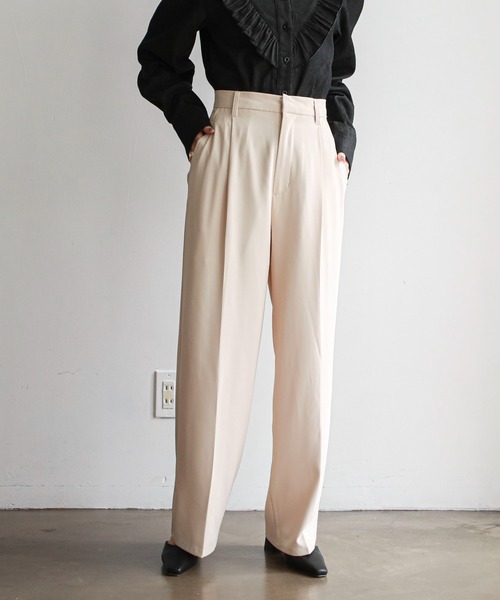 feepur(フェピュール)の「《セットアップ対応》タックワイドパンツ(スラックス・レディース・ブラック/アイボリー/モカ/ライトカーキ・SMALL/MEDIUM)」の2枚目の写真