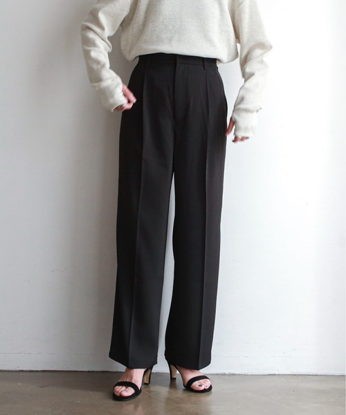 feepur(フェピュール)の「《セットアップ対応》タックワイドパンツ(スラックス・レディース・ブラック/アイボリー/モカ/ライトカーキ・SMALL/MEDIUM)」の1枚目の写真