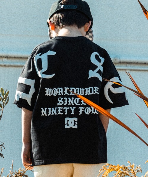 DC SHOES（ディーシーシューズ）の「22 KD LOGO GRAPHIC S/DCキッズバックプリント半袖Tシャツ（Tシャツ/カットソー・キッズ・ホワイト/ブラック/ホワイト×ブラック/ブラック×ホワイト・130/140/150/160/120）」の4枚目の写真