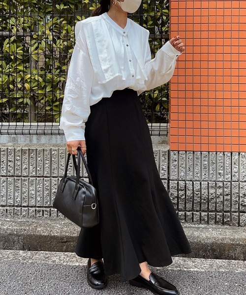 ANDJ(アンドジェイ)の「デザイン襟付マルチウェイシャツ(シャツ/ブラウス・レディース・ブラック/オフホワイト・M)」の1枚目の写真