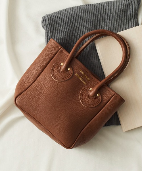 YOUNG&OLSEN The DRYGOODS STORE(ヤングアンドオルセン)の「【YOUNG&OLSEN】EMBOSSED LEATHER TOTE XS(ハンドバッグ・レディース・ブラック/ベージュ/ブラウン/グレー/グリーン/グレイッシュベージュ/グレー系その他3/グレー系その他2・FREE)」の5枚目の写真