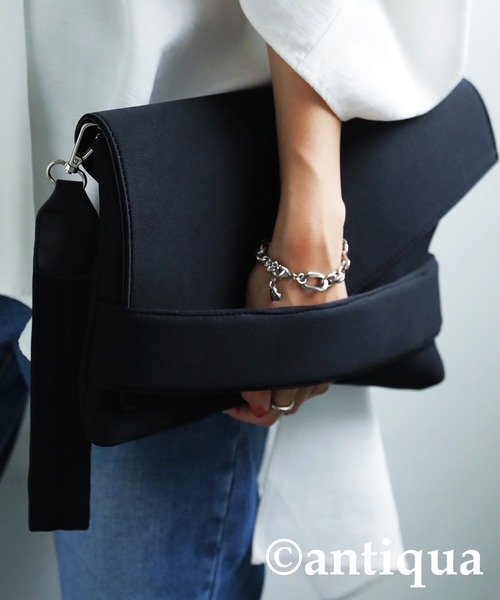 antiqua（アンティカ）の「ウェットスーツ素材3wayバッグ（クラッチバッグ・レディース・ブラック・FREE）」の6枚目の写真