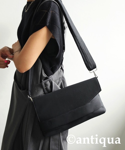 antiqua（アンティカ）の「ウェットスーツ素材3wayバッグ（クラッチバッグ・レディース・ブラック・FREE）」の3枚目の写真