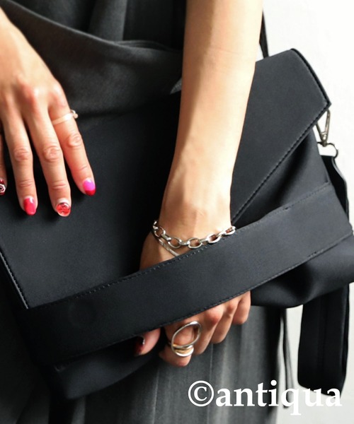 antiqua（アンティカ）の「ウェットスーツ素材3wayバッグ（クラッチバッグ・レディース・ブラック・FREE）」の13枚目の写真