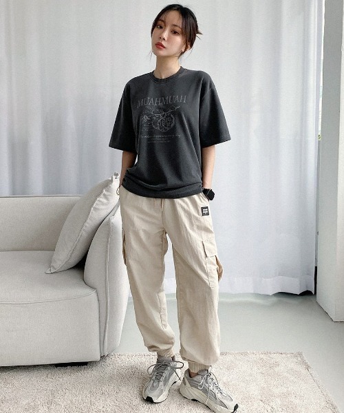 muahmuah(ムーアムーア)の「A'GEM/9 × .kom『muah muah/ムーアムーア』MUAH MARMALADE PIGMENT HALF T-SHIRT/マーマレードグラフィック ピグメント加工 Tシャツ カットソー(Tシャツ/カットソー・レディース・パープル/ベージュ/チャコールグレー/ライトブルー・FREE)」の7枚目の写真