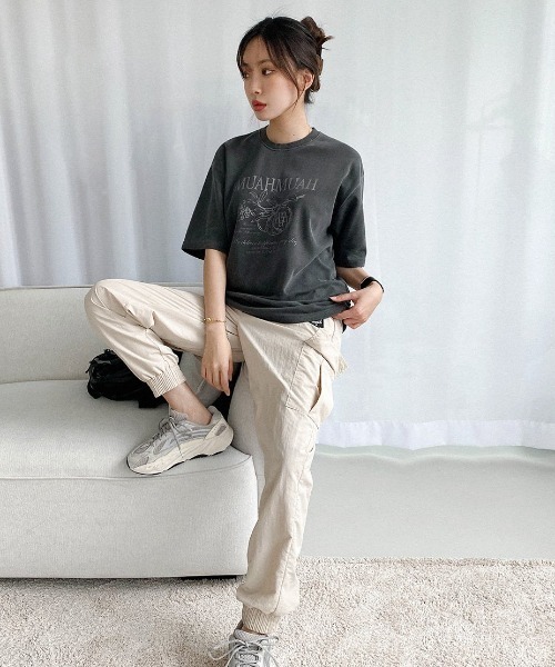 muahmuah(ムーアムーア)の「A'GEM/9 × .kom『muah muah/ムーアムーア』MUAH MARMALADE PIGMENT HALF T-SHIRT/マーマレードグラフィック ピグメント加工 Tシャツ カットソー(Tシャツ/カットソー・レディース・パープル/ベージュ/チャコールグレー/ライトブルー・FREE)」の8枚目の写真
