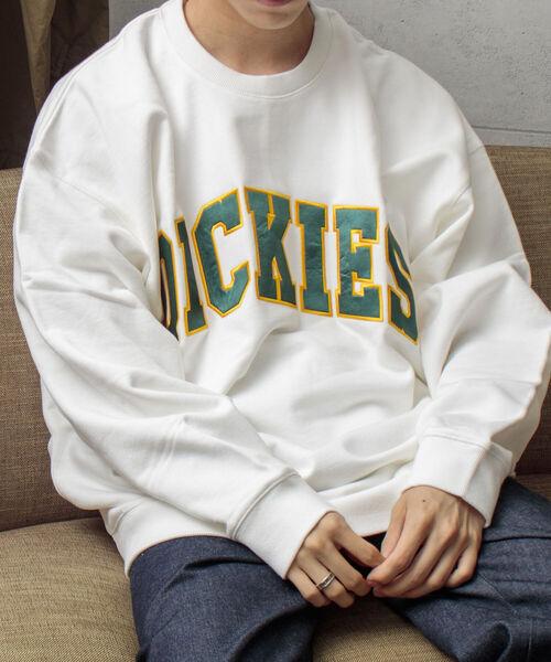 Dickies(ディッキーズ)の「【Dickies/ディッキーズ】カレッジロゴ ロゴスウェット P/O カレッジ サテン刺繍(スウェット・メンズ・ホワイト/アイボリー/チャコールグレー/ダークブラウン/ダークグリーン/ネイビー/ロイヤルブルー/イエロー・M/L/XL)」の3枚目の写真
