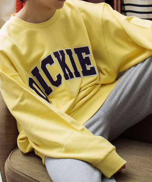 Dickies(ディッキーズ)の「【Dickies/ディッキーズ】カレッジロゴ ロゴスウェット P/O カレッジ サテン刺繍(スウェット・メンズ・ホワイト/アイボリー/チャコールグレー/ダークブラウン/ダークグリーン/ネイビー/ロイヤルブルー/イエロー・M/L/XL)」の2枚目の写真