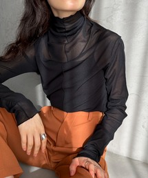 アウトリンキングシアーハイネックトップス
