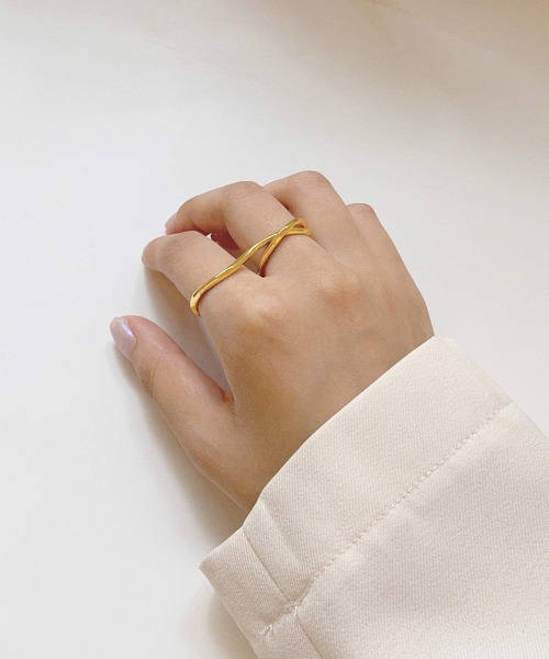 shopnikoniko（ショップニコニコ）の「ダブルフィンガー リング 指輪 ゴールド ニュアンス うねうね ウェーブ 二本指（リング・レディース・ゴールド・フリー）」の4枚目の写真