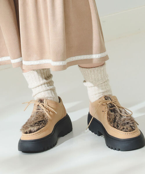 B:MING by BEAMS(ビーミングバイビームス)の「B:MING by BEAMS / フェイクファー プラットフォーム ブーツ(ブーツ・レディース・ホワイト系その他7/ブラック/ブラウン系その他3・22.5/23.5/24.5)」の3枚目の写真