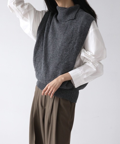 UNE MANSION（ユヌマンション）の「タートルネックニットベスト（ベスト・レディース・ブラック/グレー/アイボリー/チャコール・FREE）」の4枚目の写真