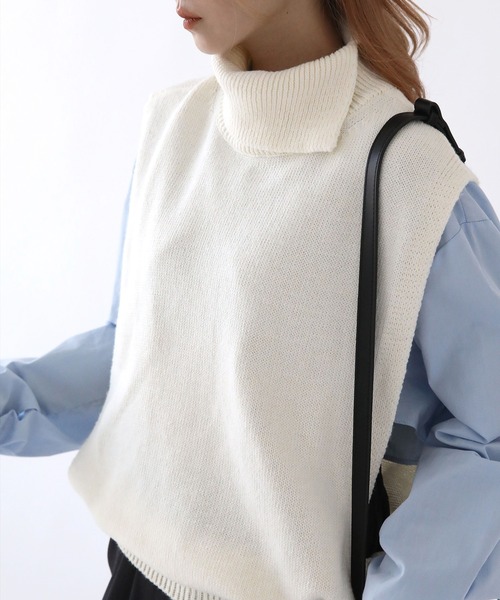 UNE MANSION（ユヌマンション）の「タートルネックニットベスト（ベスト・レディース・ブラック/グレー/アイボリー/チャコール・FREE）」の7枚目の写真