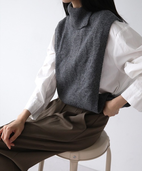 UNE MANSION（ユヌマンション）の「タートルネックニットベスト（ベスト・レディース・ブラック/グレー/アイボリー/チャコール・FREE）」の19枚目の写真