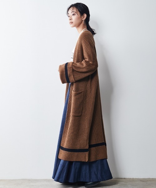 CHIC STYLE(シックスタイル)の「<大きいサイズ>配色ラインロングカーディガン シックスタイル(カーディガン/ボレロ・レディース・グレー/モカ・5L/8L/6L/4L/3L/LL/L)」の6枚目の写真