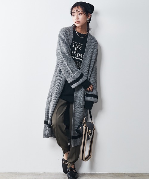 CHIC STYLE(シックスタイル)の「<大きいサイズ>配色ラインロングカーディガン シックスタイル(カーディガン/ボレロ・レディース・グレー/モカ・5L/8L/6L/4L/3L/LL/L)」の8枚目の写真