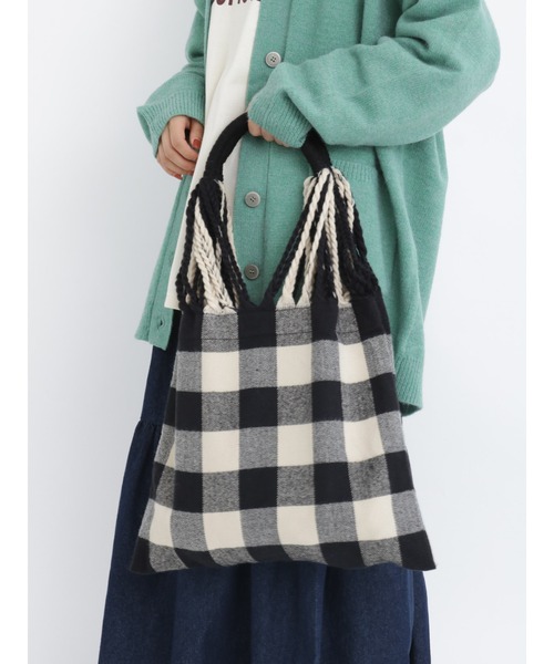 Samansa Mos2（サマンサ モスモス）の「ギンガムチェックハンモックバッグ（ハンドバッグ・レディース・ブラック/レッド・ﾌﾘ-）」の2枚目の写真