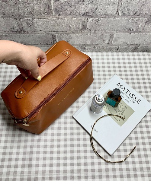 EPICKS（エピックス）の「ロゴ入り大容量コスメポーチ トラベルポーチ（ポーチ・レディース・アイボリー/ピンク/ブラウン/ブラック・F）」の3枚目の写真