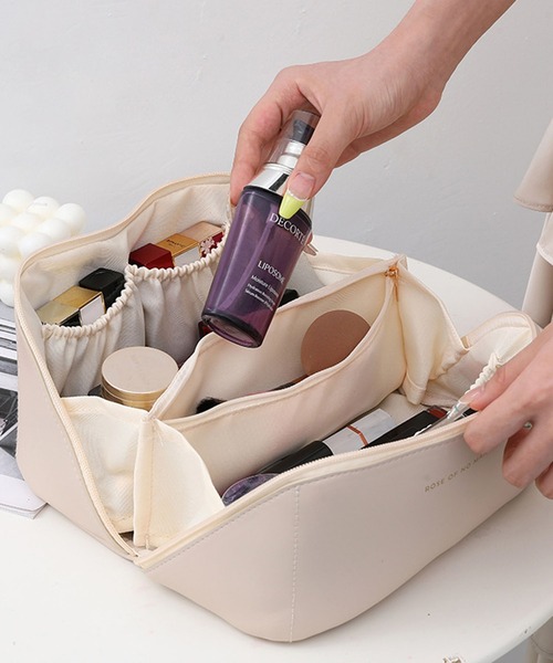 EPICKS（エピックス）の「ロゴ入り大容量コスメポーチ トラベルポーチ（ポーチ・レディース・アイボリー/ピンク/ブラウン/ブラック・F）」の11枚目の写真