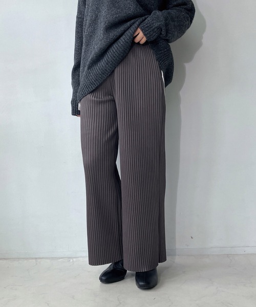 AS KNOW AS plus（アズノゥアズプラス）の「○ベルト付き カットOK!! プリーツパンツ（その他パンツ・レディース・イエロー/ブラック/カーキ/アイボリー/モカ/ライトカーキ/グリーン系/ブラック系/グレー系/アイボリー系/チャコールグレー/ブルー/カーキ系1/ベージュ系1/グレー系1/アイボリー系1/グレー系2/アイボリー系2/ブラウン系1・FREE）」の6枚目の写真