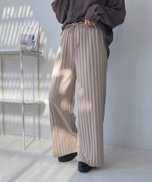 AS KNOW AS plus（アズノゥアズプラス）の「○ベルト付き カットOK!! プリーツパンツ（その他パンツ・レディース・イエロー/ブラック/カーキ/アイボリー/モカ/ライトカーキ/グリーン系/ブラック系/グレー系/アイボリー系/チャコールグレー/ブルー/カーキ系1/ベージュ系1/グレー系1/アイボリー系1/グレー系2/アイボリー系2/ブラウン系1・FREE）」の11枚目の写真