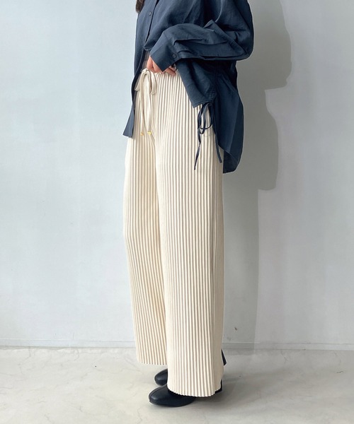 AS KNOW AS plus（アズノゥアズプラス）の「○ベルト付き カットOK!! プリーツパンツ（その他パンツ・レディース・イエロー/ブラック/カーキ/アイボリー/モカ/ライトカーキ/グリーン系/ブラック系/グレー系/アイボリー系/チャコールグレー/ブルー/カーキ系1/ベージュ系1/グレー系1/アイボリー系1/グレー系2/アイボリー系2/ブラウン系1・FREE）」の12枚目の写真