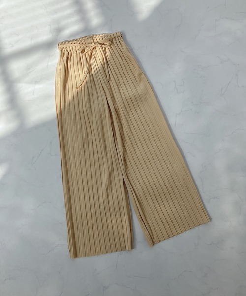 AS KNOW AS plus（アズノゥアズプラス）の「○ベルト付き カットOK!! プリーツパンツ（その他パンツ・レディース・イエロー/ブラック/カーキ/アイボリー/モカ/ライトカーキ/グリーン系/ブラック系/グレー系/アイボリー系/チャコールグレー/ブルー/カーキ系1/ベージュ系1/グレー系1/アイボリー系1/グレー系2/アイボリー系2/ブラウン系1・FREE）」の19枚目の写真