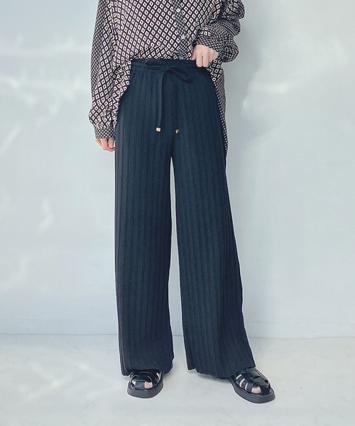 AS KNOW AS plus（アズノゥアズプラス）の「○ベルト付き カットOK!! プリーツパンツ（その他パンツ・レディース・イエロー/ブラック/カーキ/アイボリー/モカ/ライトカーキ/グリーン系/ブラック系/グレー系/アイボリー系/チャコールグレー/ブルー/カーキ系1/ベージュ系1/グレー系1/アイボリー系1/グレー系2/アイボリー系2/ブラウン系1・FREE）」の3枚目の写真