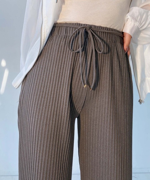 AS KNOW AS plus（アズノゥアズプラス）の「○ベルト付き カットOK!! プリーツパンツ（その他パンツ・レディース・イエロー/ブラック/カーキ/アイボリー/モカ/ライトカーキ/グリーン系/ブラック系/グレー系/アイボリー系/チャコールグレー/ブルー/カーキ系1/ベージュ系1/グレー系1/アイボリー系1/グレー系2/アイボリー系2/ブラウン系1・FREE）」の20枚目の写真