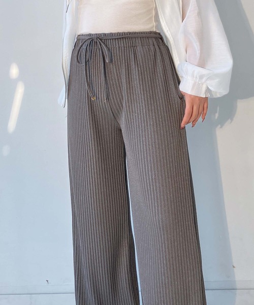 AS KNOW AS plus（アズノゥアズプラス）の「○ベルト付き カットOK!! プリーツパンツ（その他パンツ・レディース・イエロー/ブラック/カーキ/アイボリー/モカ/ライトカーキ/グリーン系/ブラック系/グレー系/アイボリー系/チャコールグレー/ブルー/カーキ系1/ベージュ系1/グレー系1/アイボリー系1/グレー系2/アイボリー系2/ブラウン系1・FREE）」の21枚目の写真