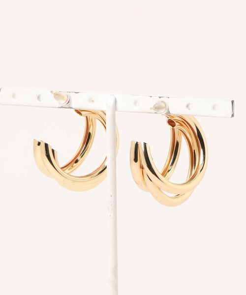 FOREVER 21（フォーエバー トゥエンティーワン）の「トリプルフープピアス（ピアス（両耳用）・レディース・シルバー/ゴールド・FREE）」の3枚目の写真
