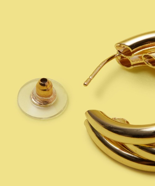 FOREVER 21（フォーエバー トゥエンティーワン）の「トリプルフープピアス（ピアス（両耳用）・レディース・シルバー/ゴールド・FREE）」の5枚目の写真