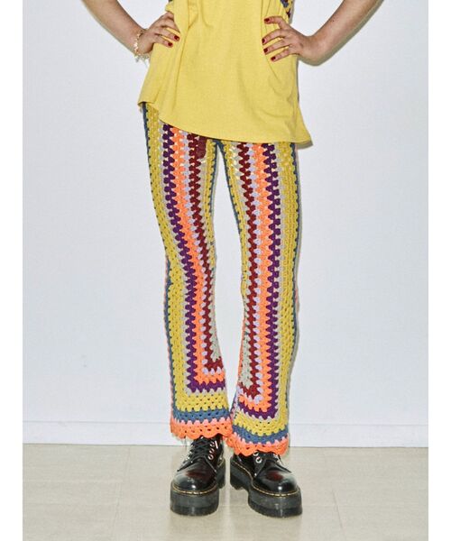 jouetie(ジュエティ)の「クロシェフレアパンツ【セットアップ対応】(その他パンツ・レディース・ブラック/イエロー・MEDIUM)」の2枚目の写真