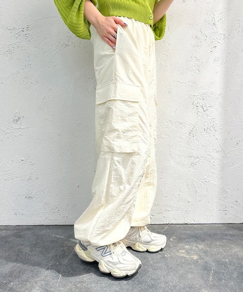 apres jour mignon（アプレジュールミニョン）の「ナイロンカーゴパンツ【ZOZOTOWN限定アイテム】（カーゴパンツ・レディース・ブラック/ブルー/アイボリー/ミント・SMALL/MEDIUM/X-LARGE）」の13枚目の写真