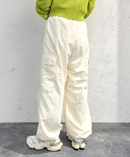 apres jour mignon（アプレジュールミニョン）の「ナイロンカーゴパンツ【ZOZOTOWN限定アイテム】（カーゴパンツ・レディース・ブラック/ブルー/アイボリー/ミント・SMALL/MEDIUM/X-LARGE）」の5枚目の写真