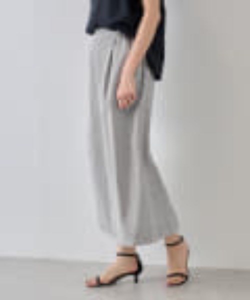 BEARDSLEY（ビアズリー）の「ピンタック コクーン ストレートスカート（スカート・レディース・ベージュ/グレー・FREE）」の4枚目の写真