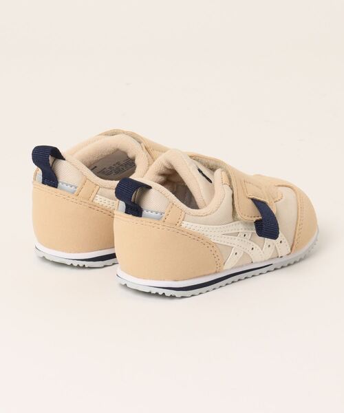 SUKUSUKU(スクスク)の「ASICS KIDS(アシックスキッズ)ベビーシューズ アイダホ BABY FW 2(スニーカー・キッズ・ベージュ・14.5cm/14.0cm/15.0cm/13.5cm/15.5cm/13.0cm)」の2枚目の写真