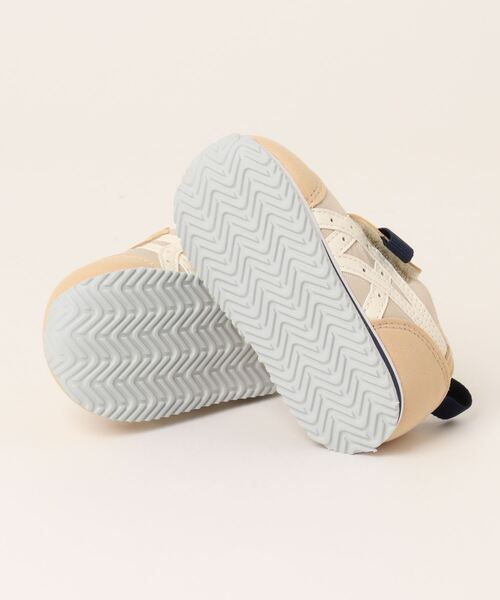 SUKUSUKU(スクスク)の「ASICS KIDS(アシックスキッズ)ベビーシューズ アイダホ BABY FW 2(スニーカー・キッズ・ベージュ・14.5cm/14.0cm/15.0cm/13.5cm/15.5cm/13.0cm)」の3枚目の写真