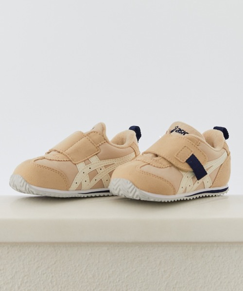 SUKUSUKU(スクスク)の「ASICS KIDS(アシックスキッズ)ベビーシューズ アイダホ BABY FW 2(スニーカー・キッズ・ベージュ・14.5cm/14.0cm/15.0cm/13.5cm/15.5cm/13.0cm)」の1枚目の写真