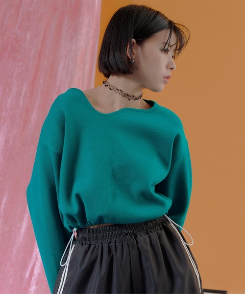 miette(ミエット)の「ウェーブネックライン裾ドロストショートニット(ニット/セーター・レディース・アイボリー/ピンク/ブルーグリーン/ブラック・FREE)」の3枚目の写真