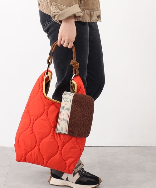 COOCO(クーコ)の「オリジナル柄テープキルティングxフリースマルシェトート(トートバッグ・レディース・カーキ/ベージュ/ブラック/オレンジ・9)」の1枚目の写真