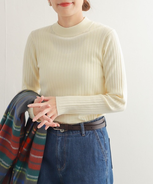 URBAN RESEARCH DOORS(アーバンリサーチドアーズ)の「ハイネックリブニット(ニット/セーター・レディース・マスタード/ブラック/アイボリー/モカ・MEDIUM)」の5枚目の写真