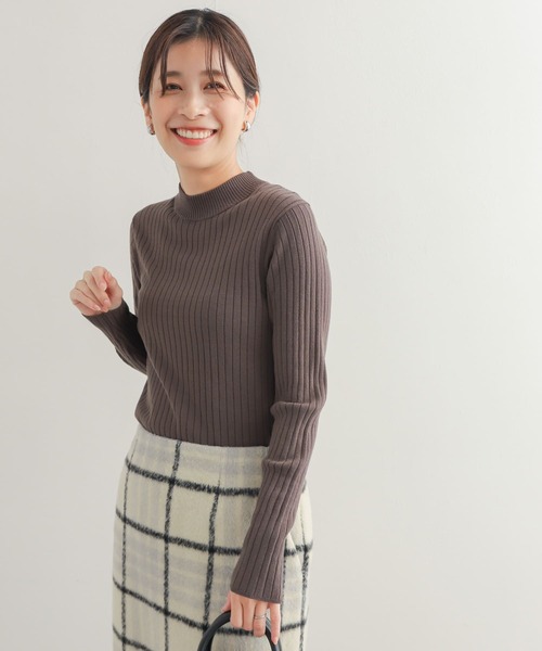 URBAN RESEARCH DOORS(アーバンリサーチドアーズ)の「ハイネックリブニット(ニット/セーター・レディース・マスタード/ブラック/アイボリー/モカ・MEDIUM)」の18枚目の写真