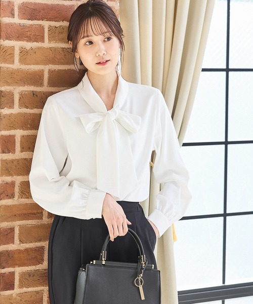 Honeys(ハニーズ)の「ボウタイブラウス(シャツ/ブラウス・レディース・ホワイト×グレー/グレー系その他/ホワイト/ホワイト×ピンク/ブラック/グレイッシュベージュ・3L/LL/L/S/M)」の1枚目の写真